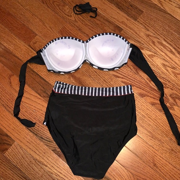 NEW, never worn, swimsuit size small - Picture 2 of 2